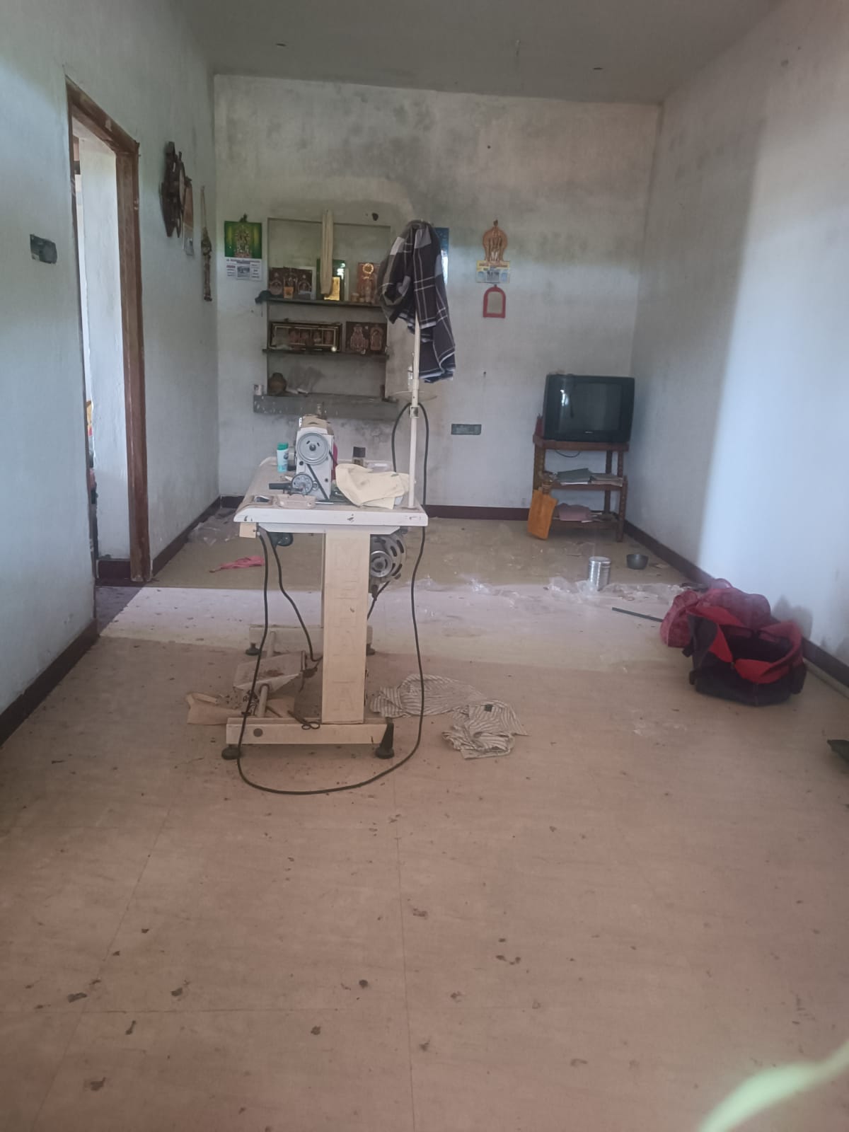 2.75 cent 1bhk house for sale 10 lakhs only